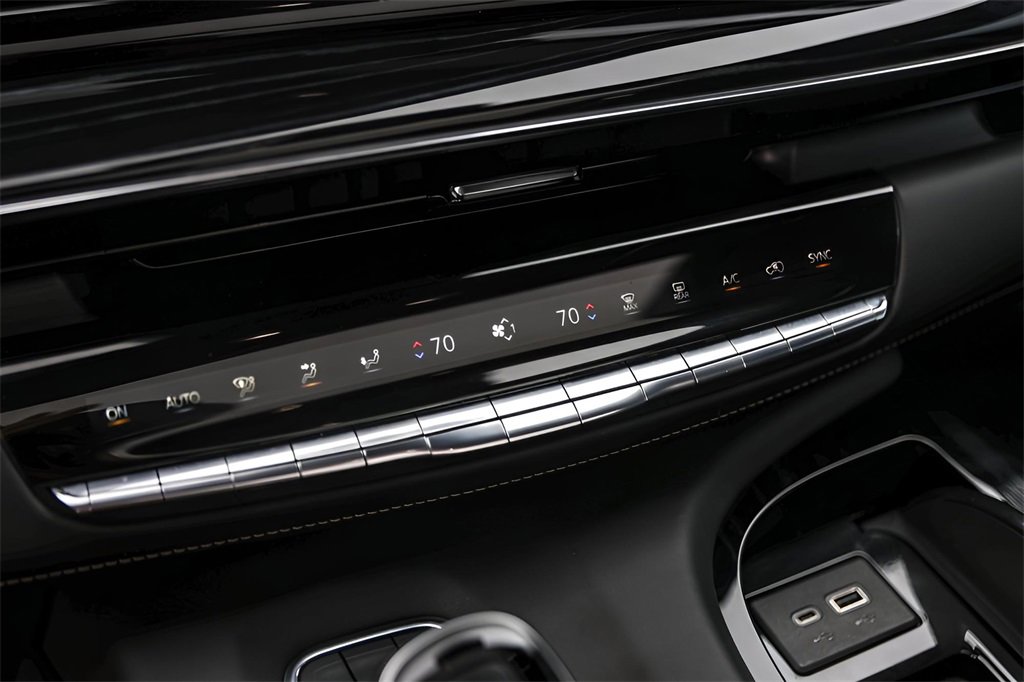 Used 2023 Cadillac Escalade V w/ LPO, ONYX Package image 21