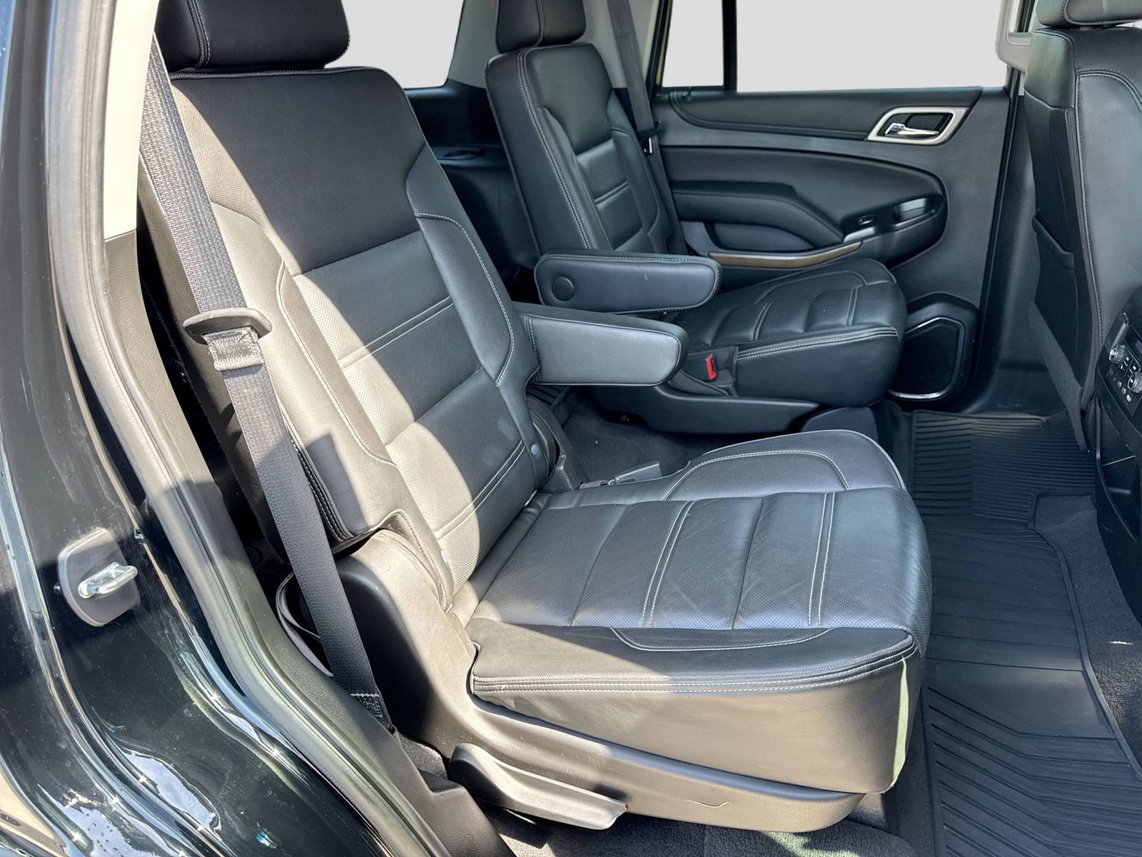 Used 2020 GMC Yukon Denali w/ Denali Ultimate Black Edition AWD/4WD image 24