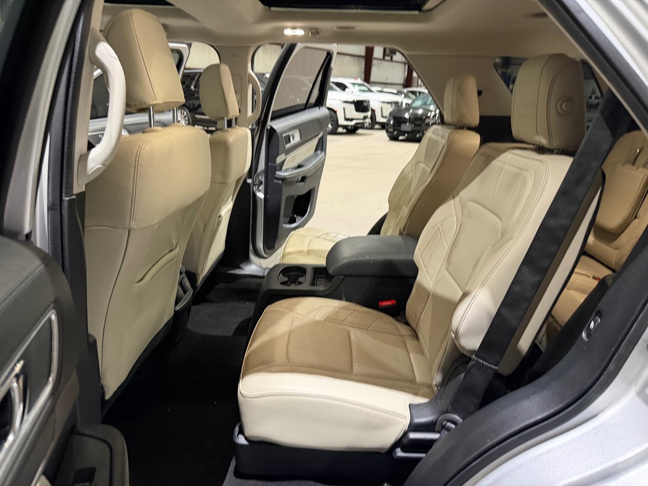 Used 2019 Ford Explorer Platinum AWD/4WD image 17