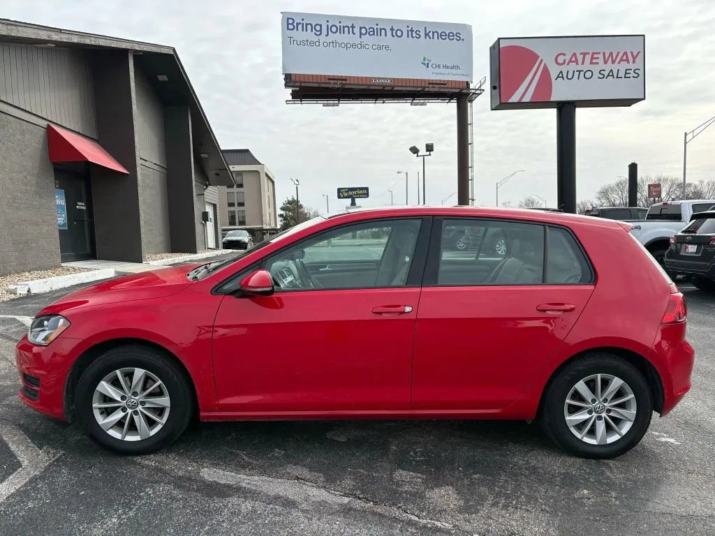 Used 2015 Volkswagen Golf S image 2