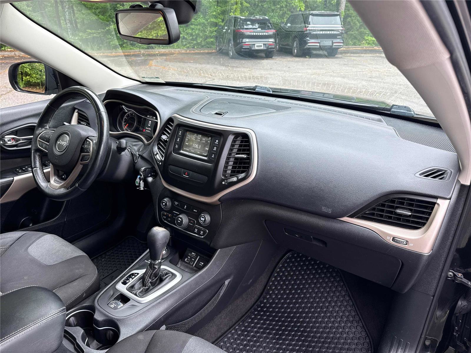 Used 2017 Jeep Cherokee Sport w/ Cold Weather Group AWD/4WD image 26
