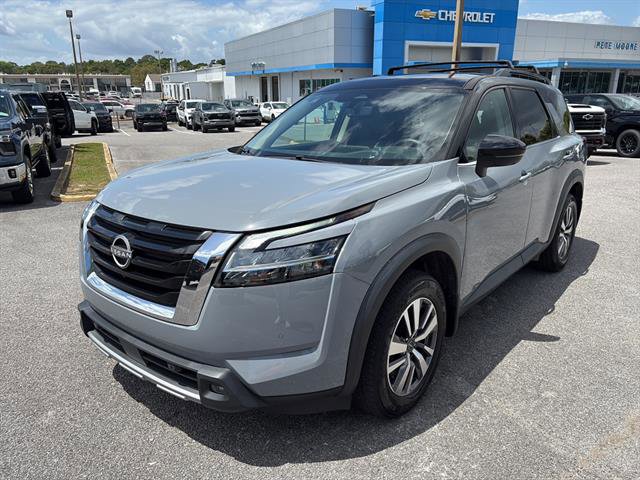 Used 2023 Nissan Pathfinder SL w/ Lighting Package (N92) FWD image 2