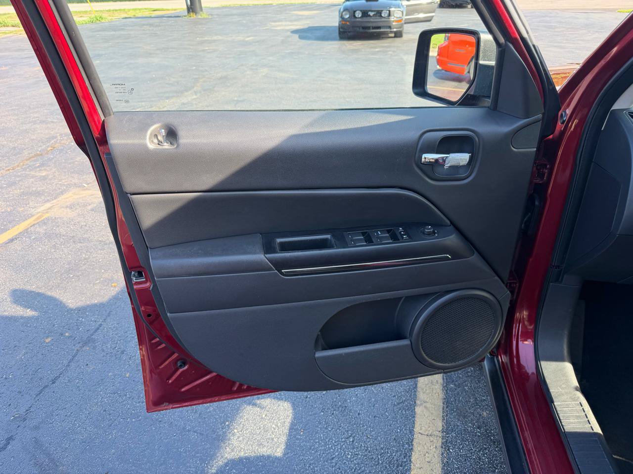 Used 2012 Jeep Patriot Limited w/ Sun/Sound Group AWD/4WD image 12