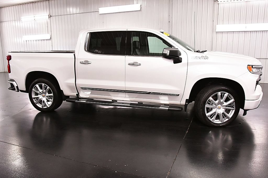 Used 2023 Chevrolet Silverado 1500 High Country w/ Technology Package AWD/4WD image 8