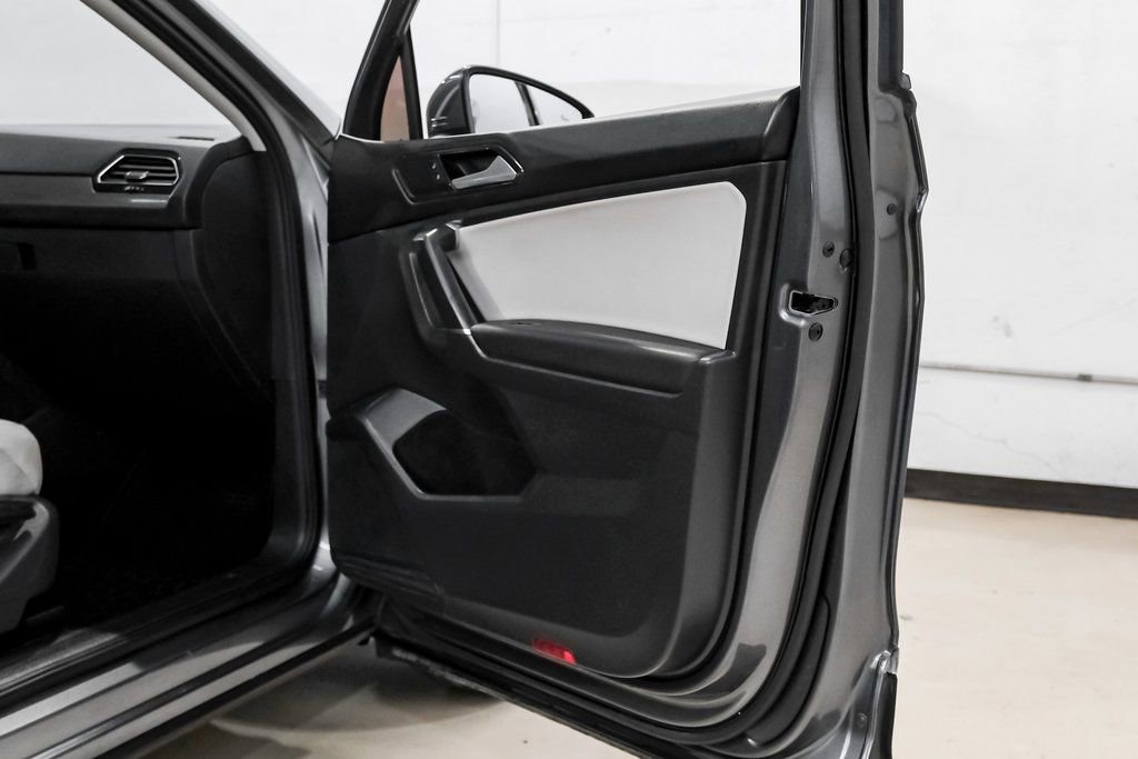 Used 2018 Volkswagen Tiguan SE image 46