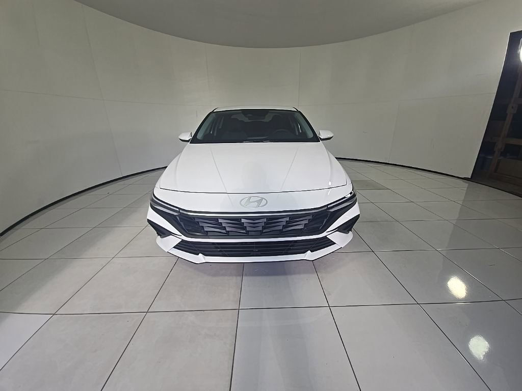 New 2026 Hyundai Elantra SE FWD image 2
