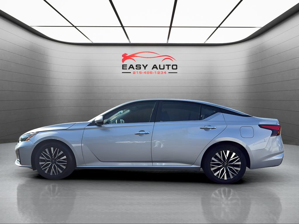 Used 2023 Nissan Altima 2.5 SV image 2