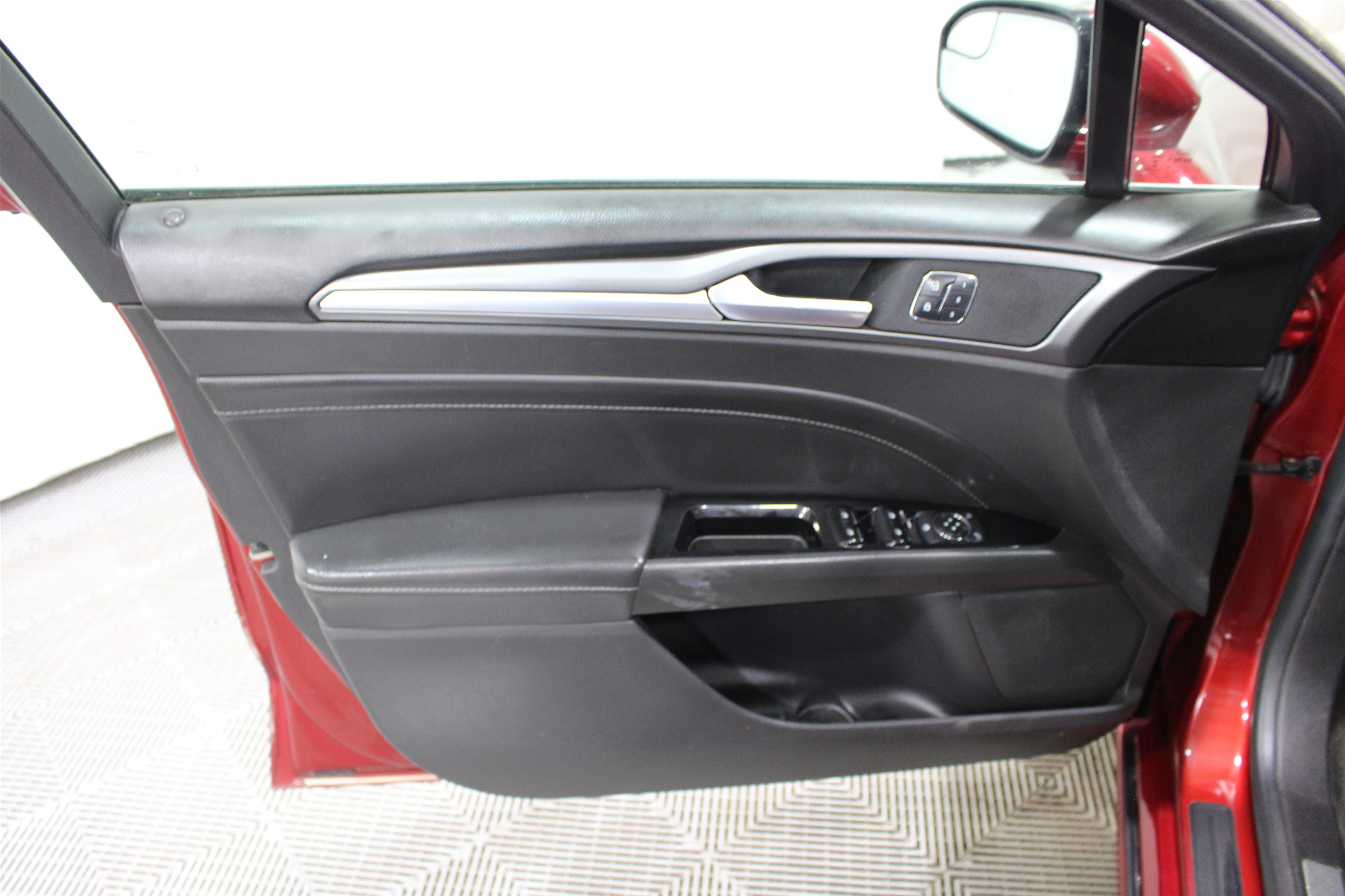 Used 2016 Ford Fusion Titanium FWD image 6