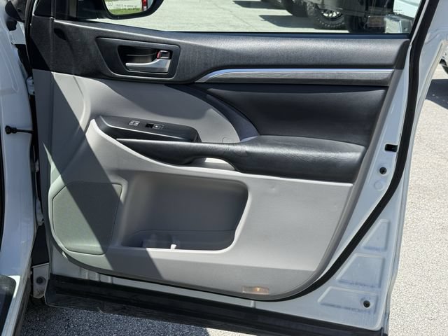 Used 2018 Toyota Highlander Limited FWD image 34