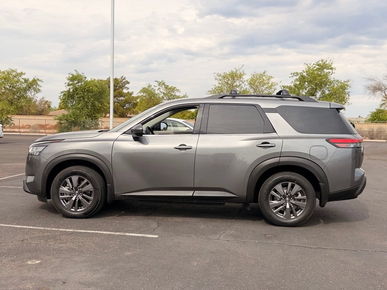 Certified 2022 Nissan Pathfinder SV w/ SV Black Package FWD image 3