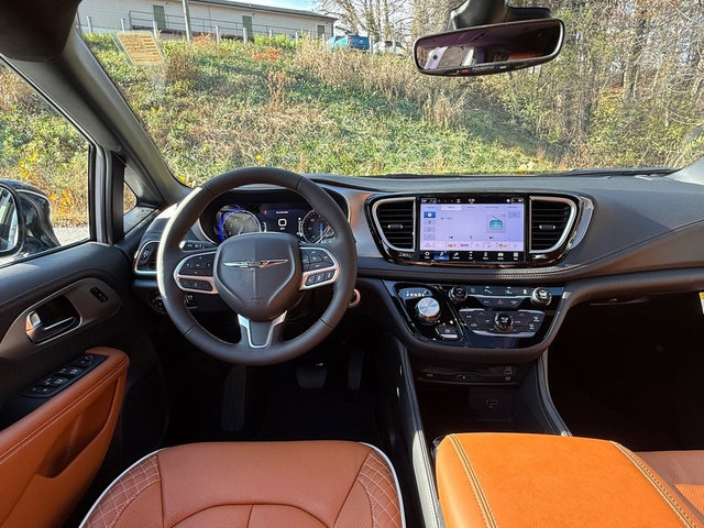 New 2026 Chrysler Pacifica Pinnacle image 11