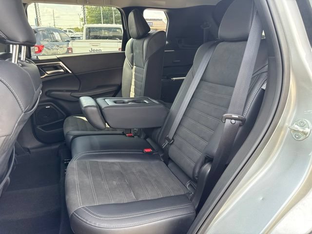 Used 2025 Mitsubishi Outlander SE FWD image 12