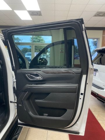 Used 2024 Chevrolet Suburban LT w/ Luxury Package AWD/4WD image 11