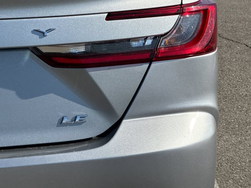 Used 2025 Toyota Camry LE FWD image 31