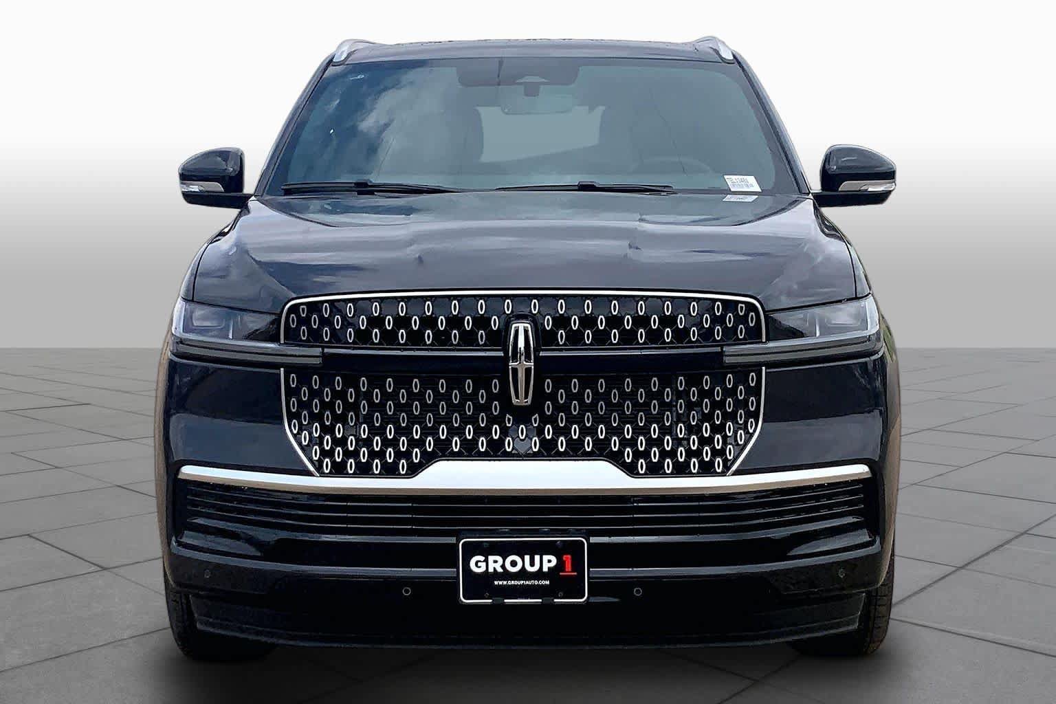 New 2026 Lincoln Navigator Reserve AWD/4WD image 3