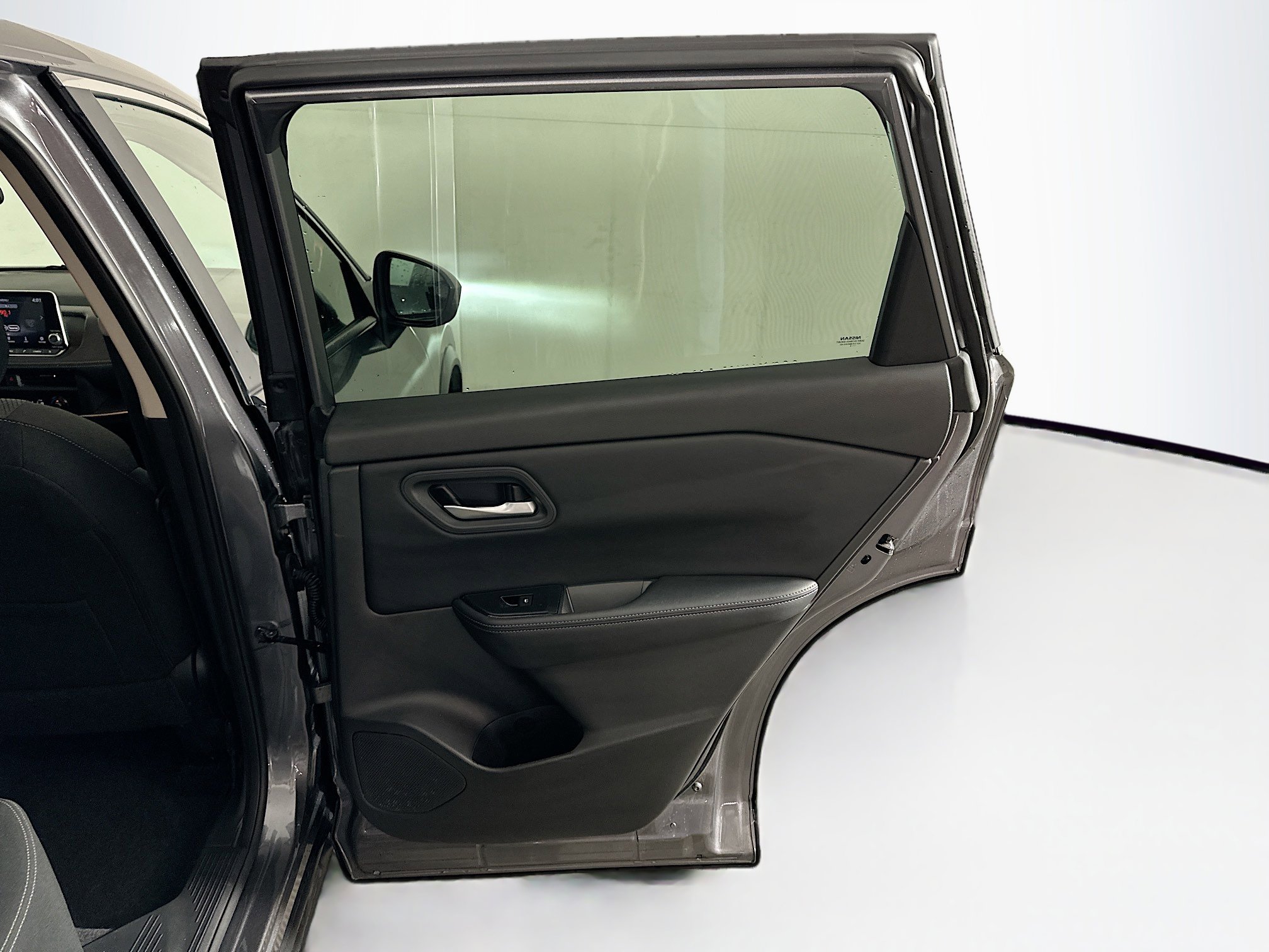 Used 2025 Nissan Rogue SV image 29