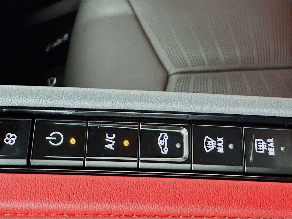 Used 2025 Chevrolet Corvette Z06 RWD image 17