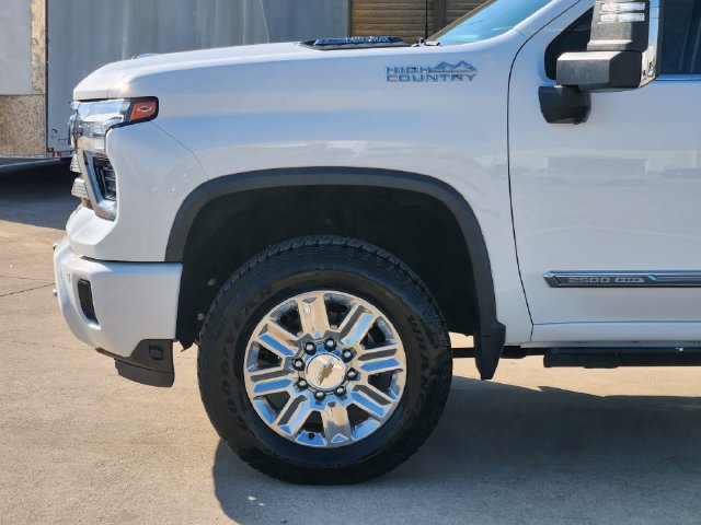 Used 2025 Chevrolet Silverado 2500 High Country w/ Technology Package AWD/4WD image 15