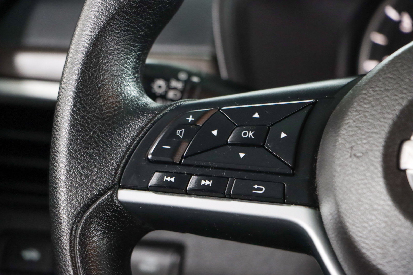 Used 2024 Nissan Altima 2.5 SV FWD image 13
