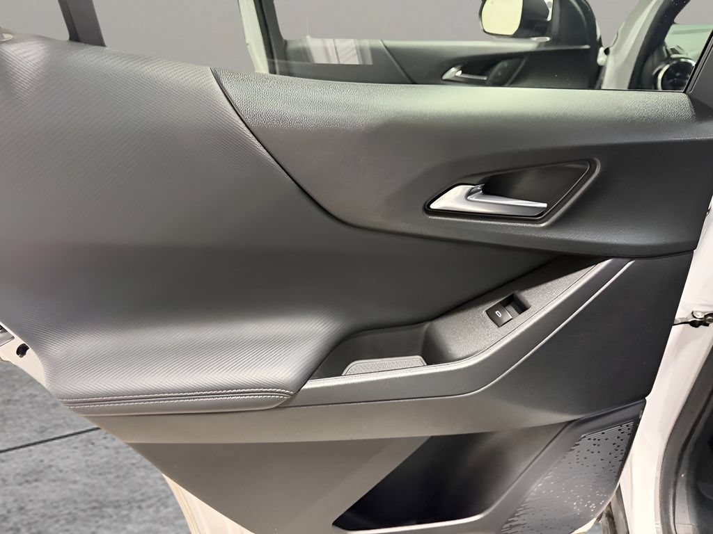 Used 2025 Chevrolet Equinox LT AWD/4WD image 11