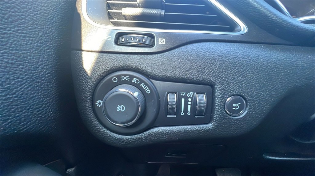 Used 2021 Jeep Cherokee Trailhawk w/ Premium Leather Package image 28