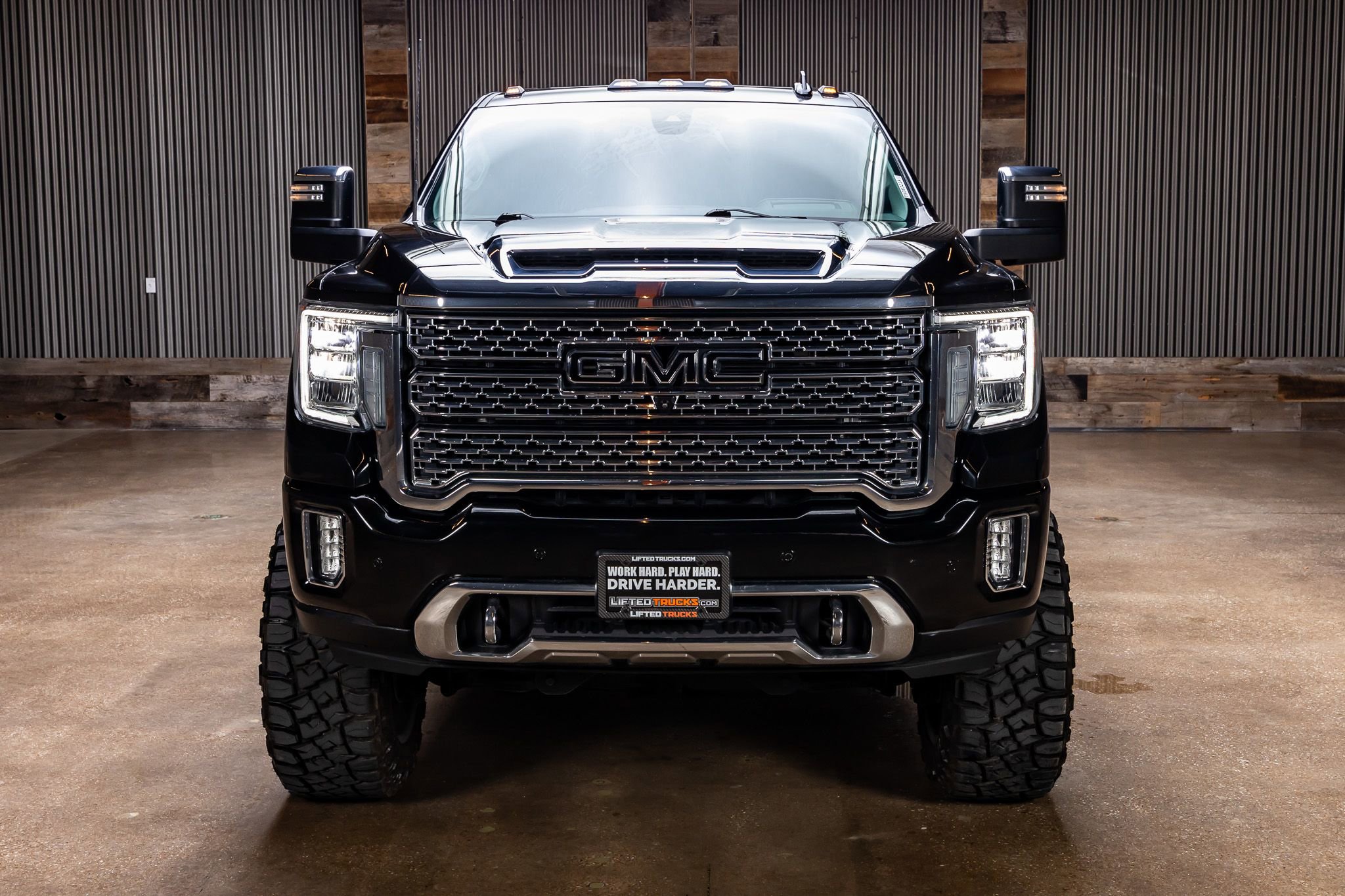 Used 2023 GMC Sierra 2500 Denali w/ Denali Black Diamond Edition AWD/4WD video 2