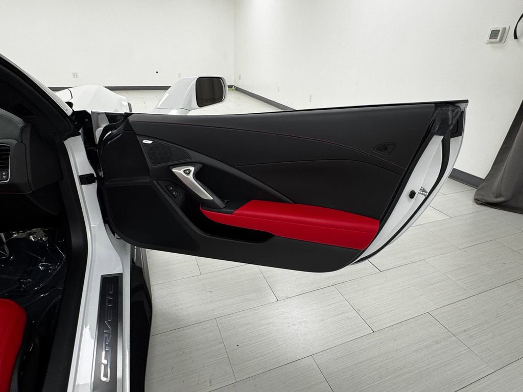 Used 2015 Chevrolet Corvette Z06 w/ 3LZ Preferred Equipment Group image 19