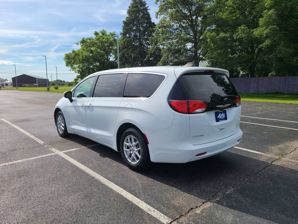 Used 2023 Chrysler Voyager LX FWD image 6