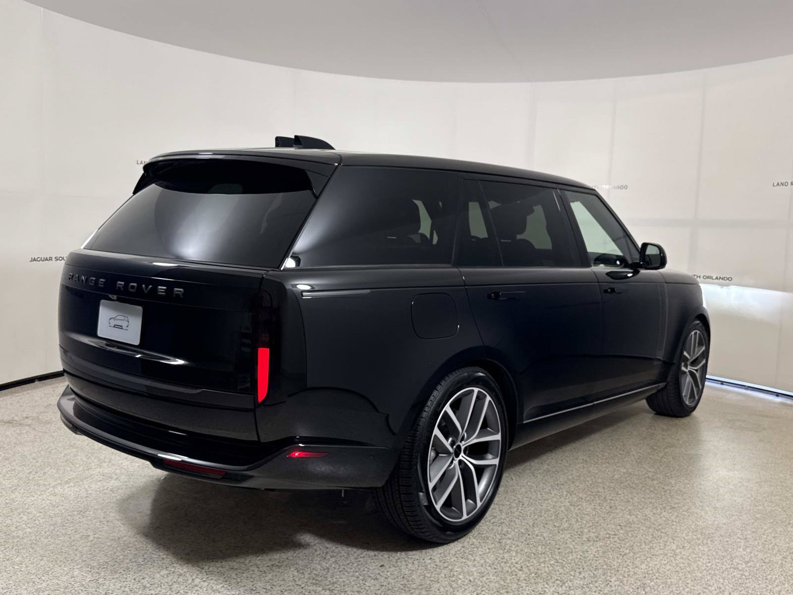 New 2026 Land Rover Range Rover Long Wheelbase SE AWD/4WD image 6