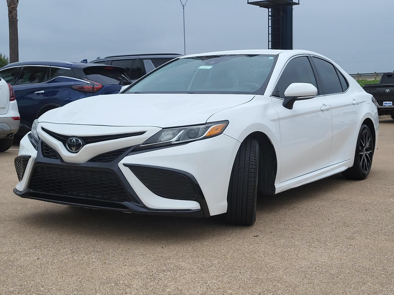 Used 2024 Toyota Camry SE FWD image 2