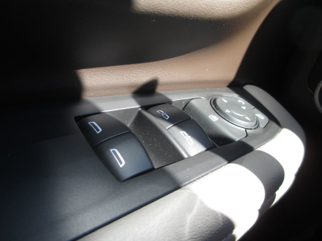 Used 2021 GMC Yukon SLE image 24
