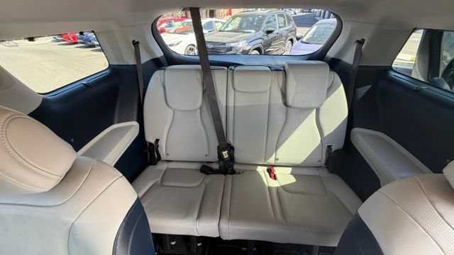 Used 2025 Kia Carnival EX FWD image 24