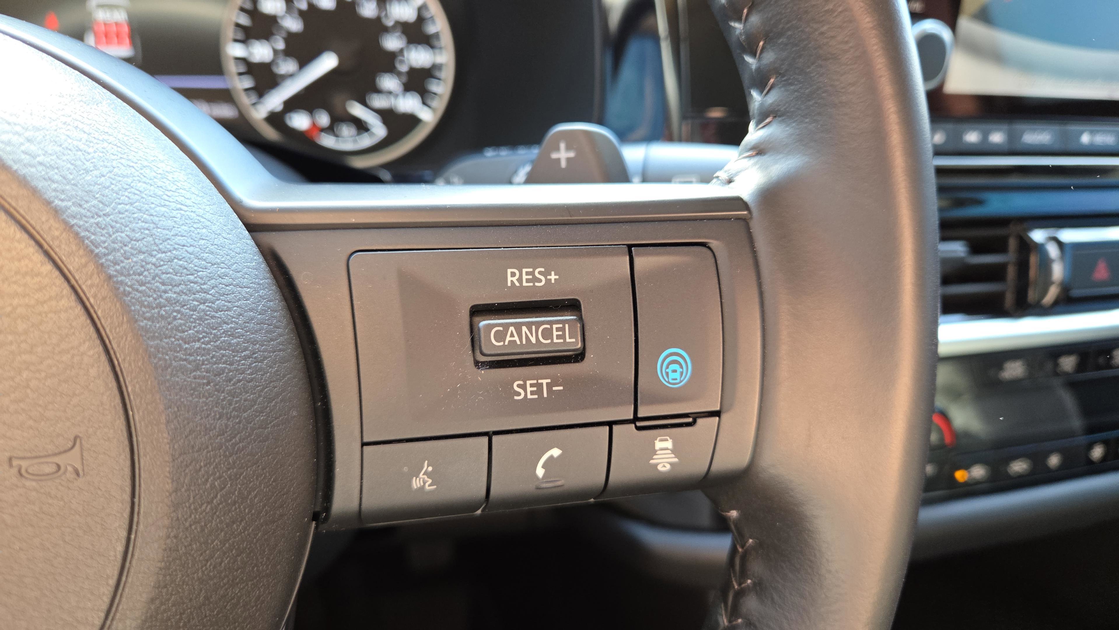 Certified 2025 Nissan Pathfinder SV image 31