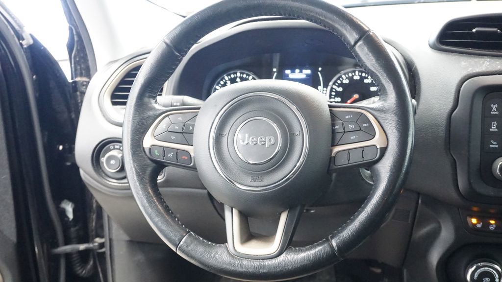 Used 2017 Jeep Renegade Latitude w/ Cold Weather Group image 25