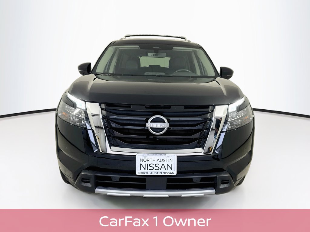 Used 2025 Nissan Pathfinder SL FWD image 3