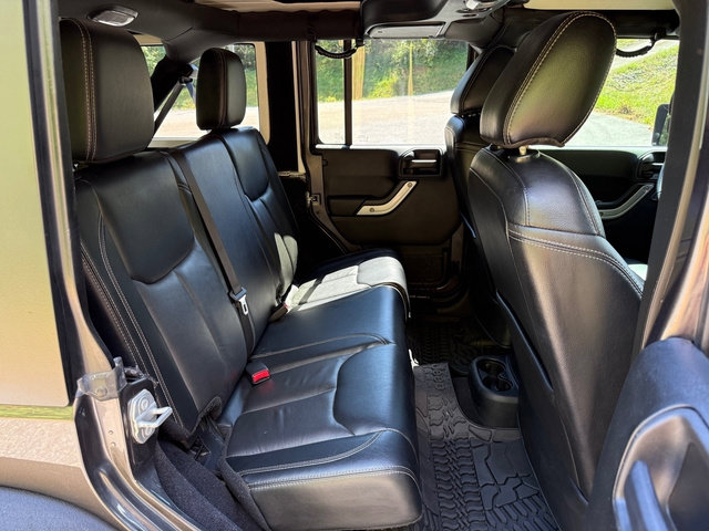 Used 2017 Jeep Wrangler Unlimited Rubicon AWD/4WD image 16