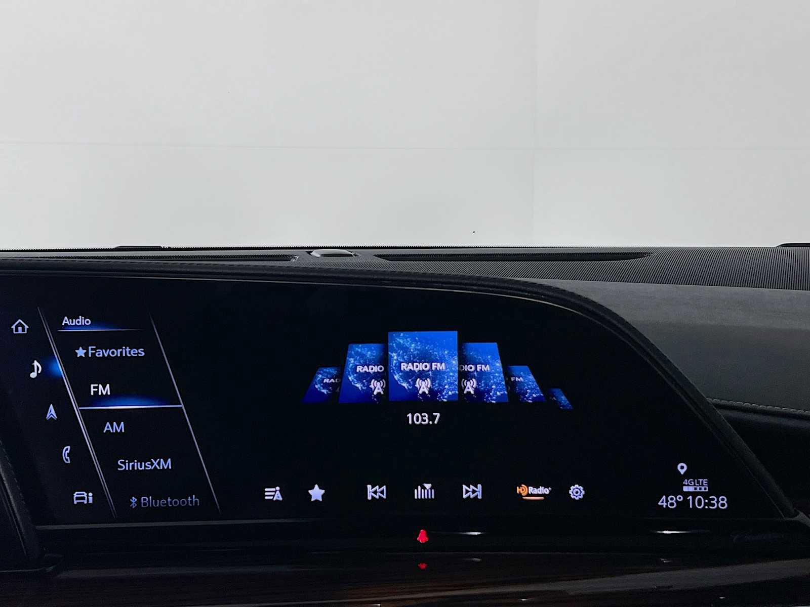 Used 2023 Cadillac Escalade Premium Luxury image 15