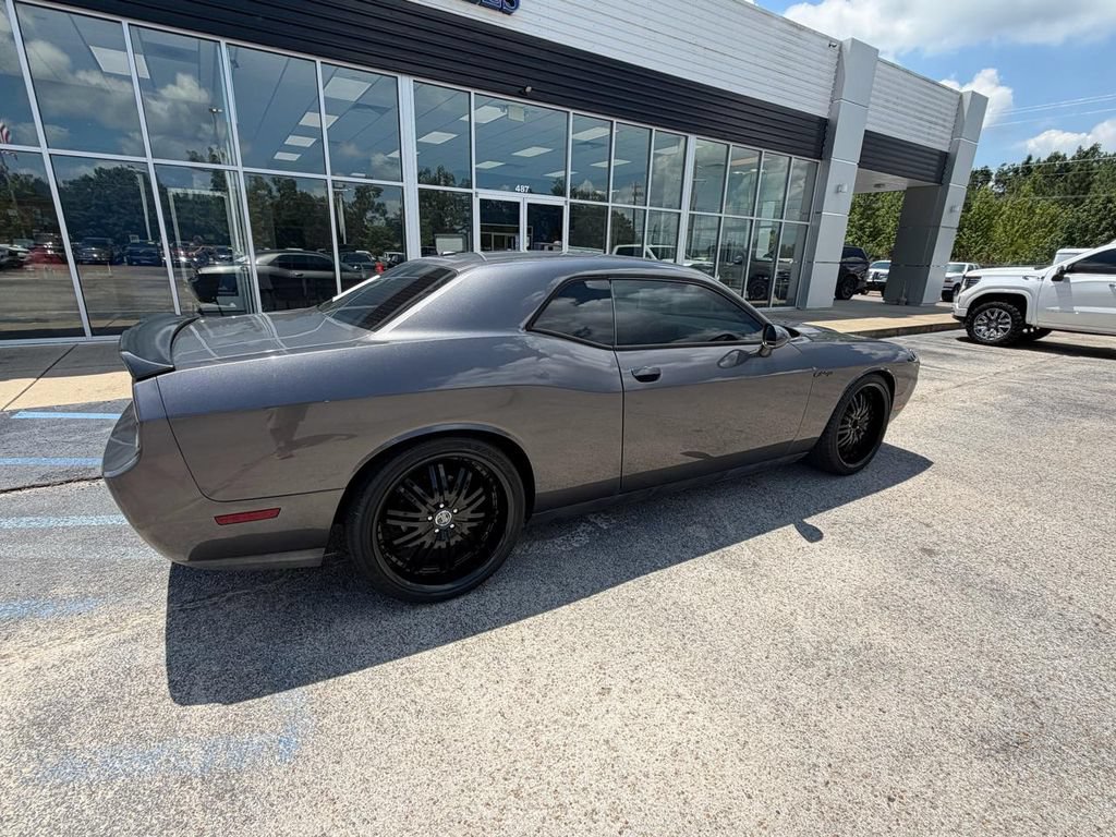 Used 2014 Dodge Challenger SXT RWD image 5