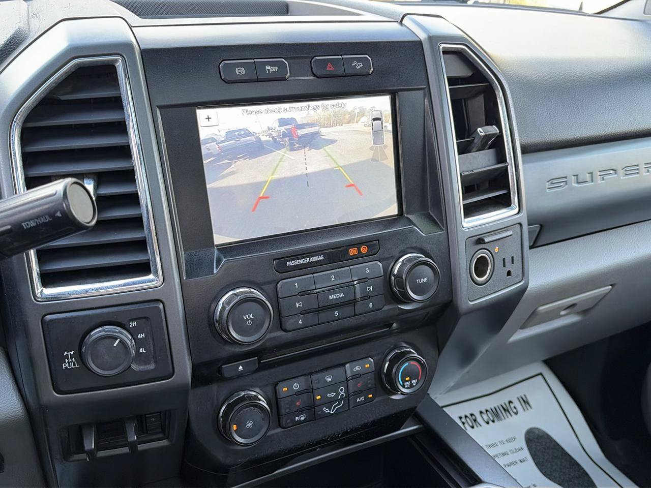 Used 2017 Ford F350 XLT w/ XLT Premium Package AWD/4WD image 19