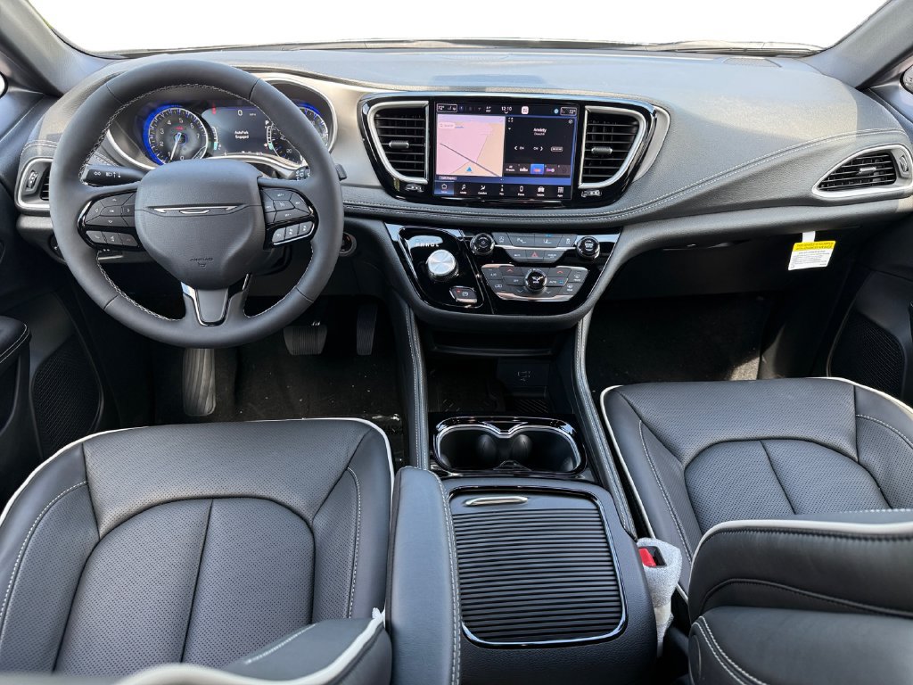 New 2027 Chrysler Pacifica Limited AWD/4WD image 11