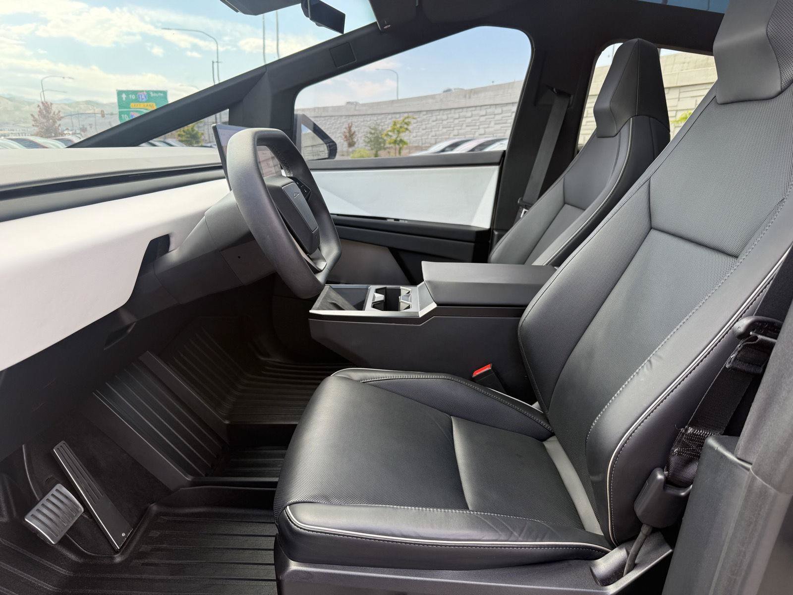 Used 2024 Tesla Cybertruck AWD Crew Cab image 13