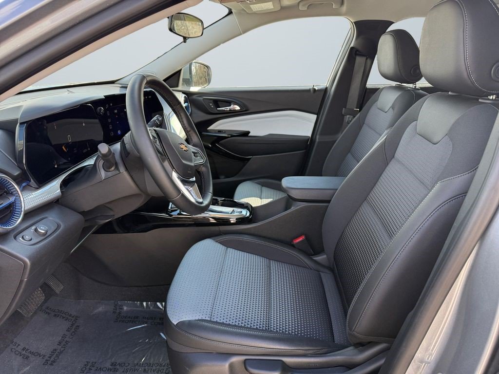 Used 2025 Chevrolet Trax LT w/ Driver Confidence Package FWD image 9