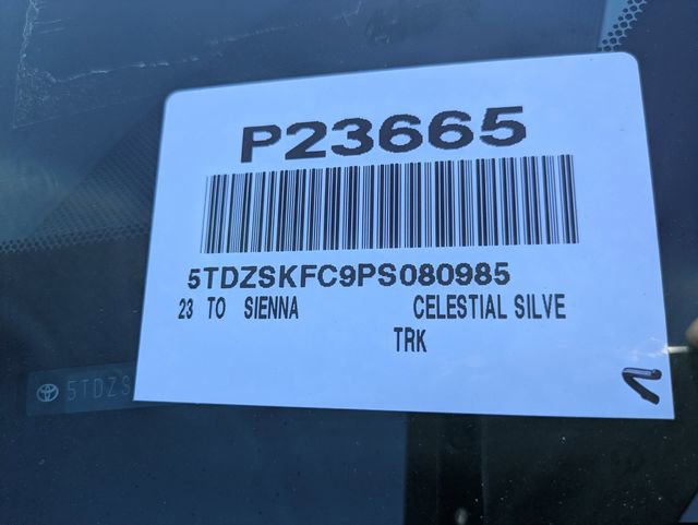 Used 2023 Toyota Sienna Limited image 37