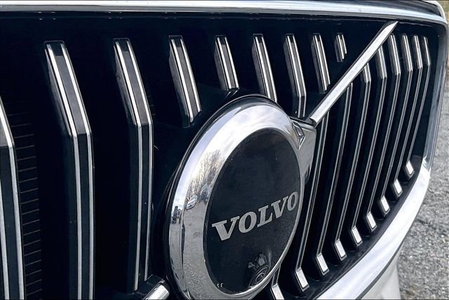 Used 2023 Volvo XC60 B5 Plus image 31