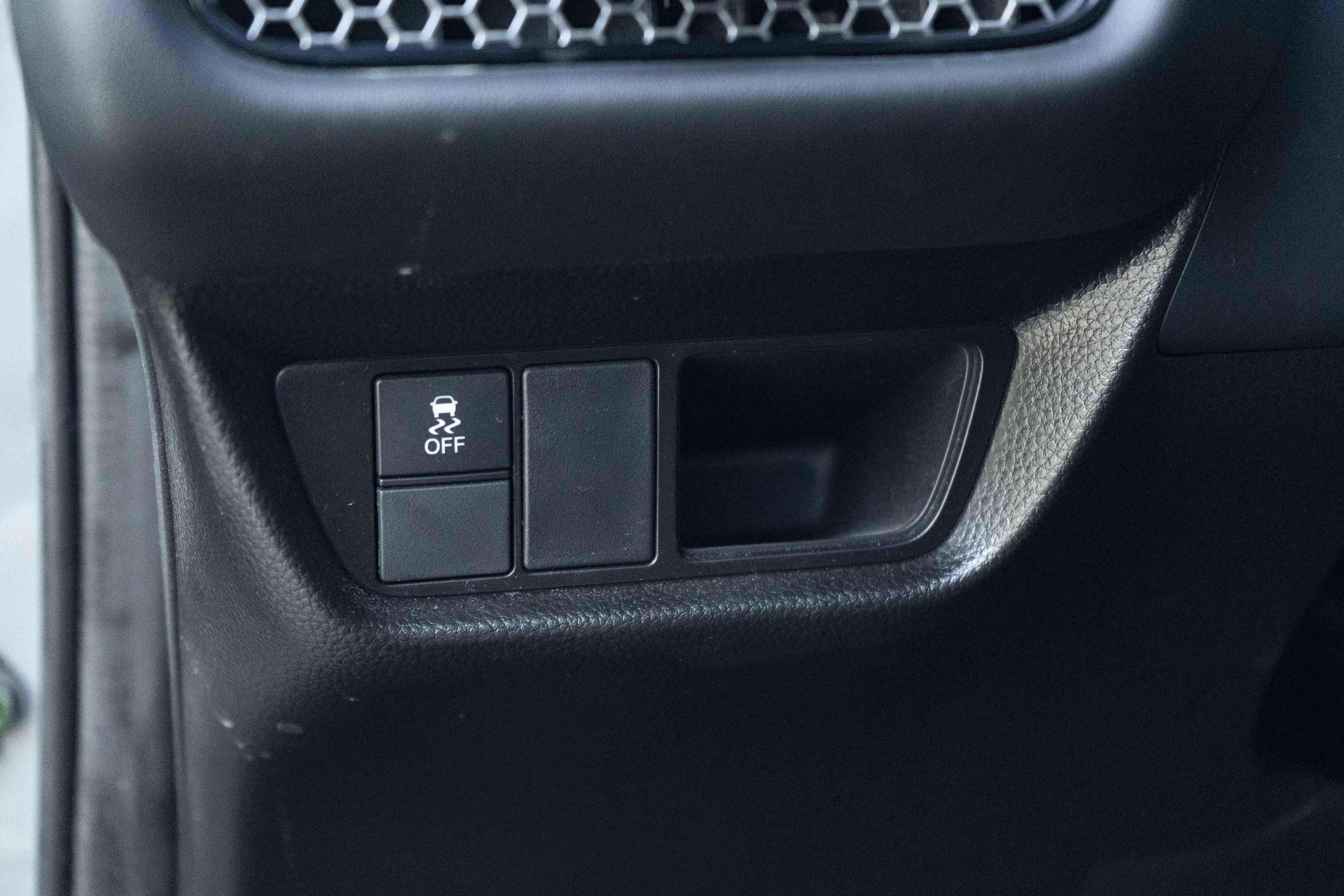 Certified 2025 Honda HR-V Sport image 40