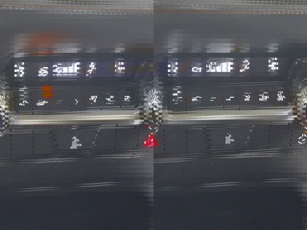 Used 2025 MAZDA MAZDA3 s image 26