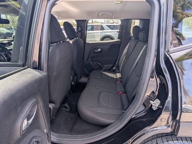 Used 2019 Jeep Renegade Latitude FWD image 10