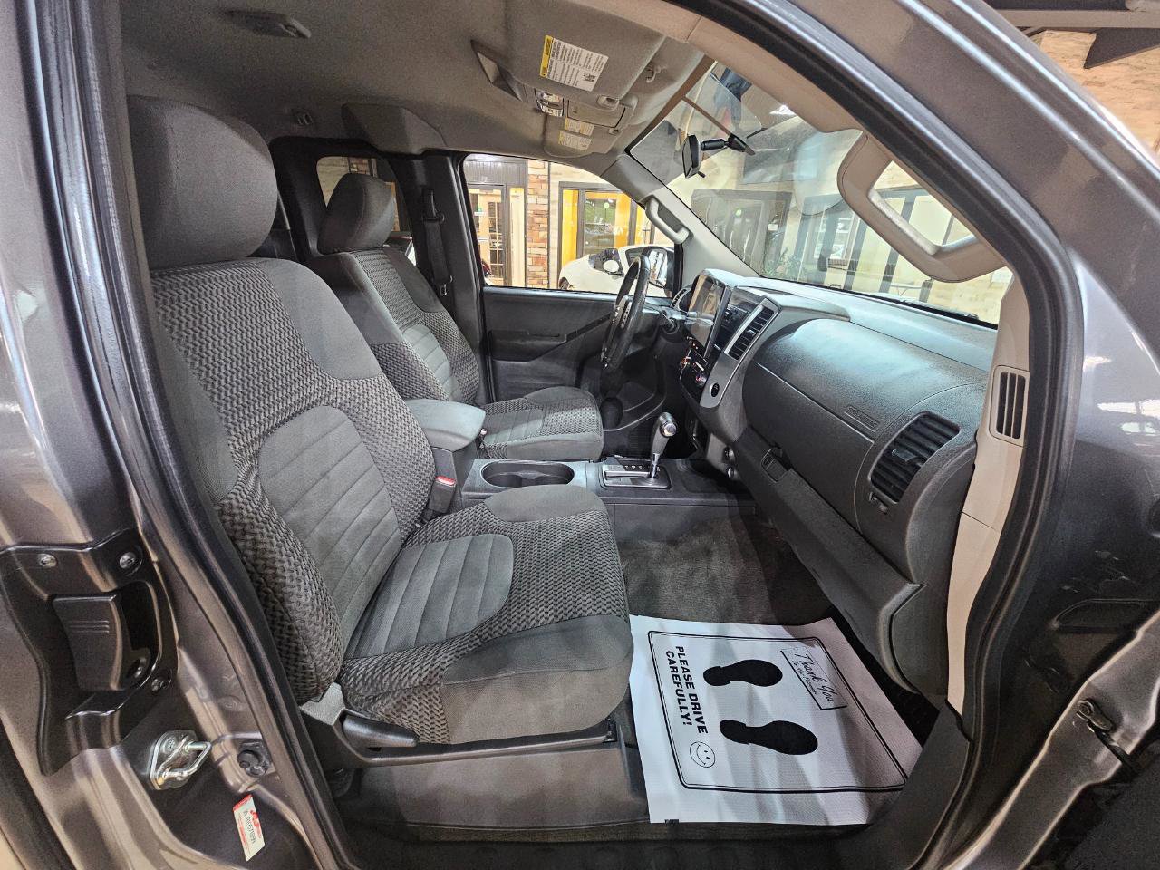 Used 2017 Nissan Frontier SV image 11