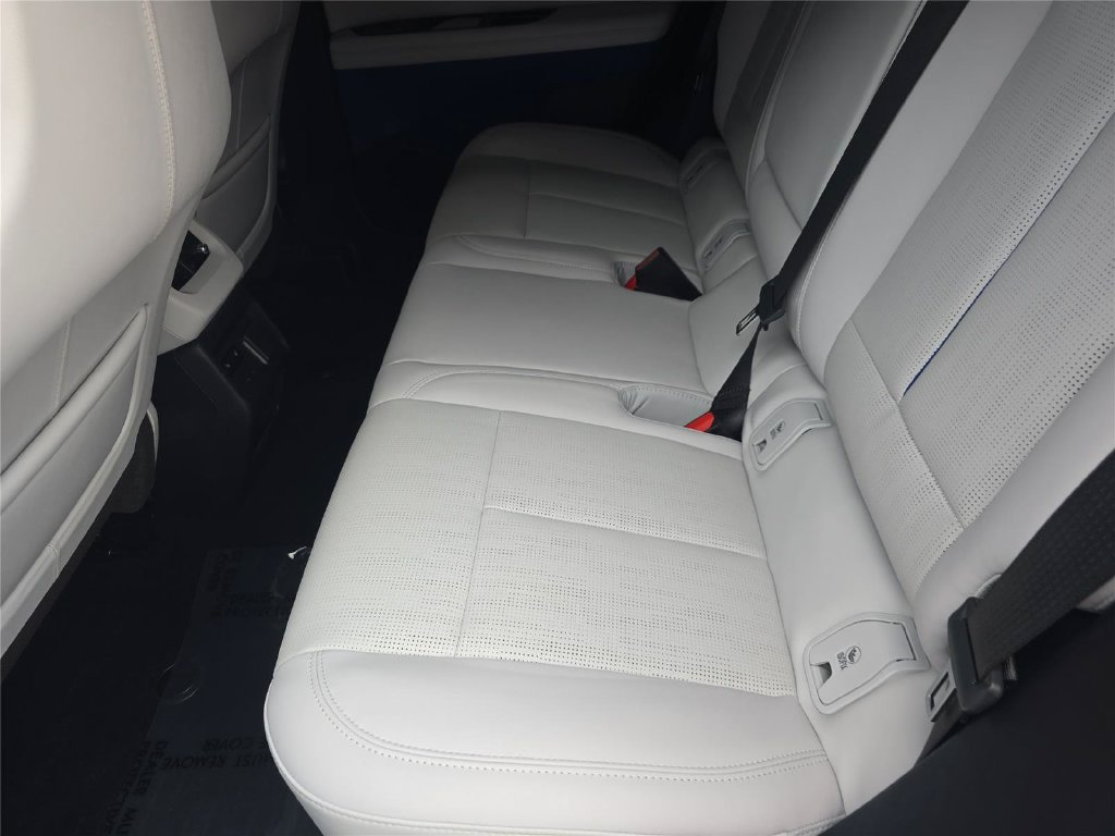 Used 2026 Cadillac Optiq Luxury 2 w/ LPO, Floor Liner Package RWD image 14