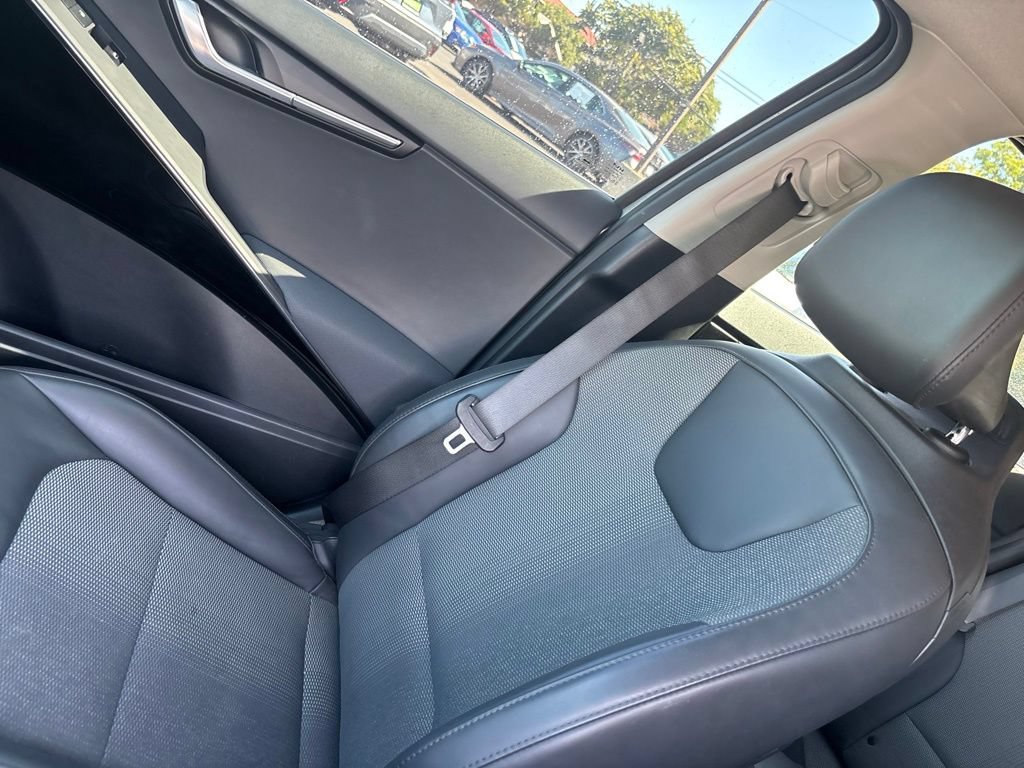 Used 2023 Kia Niro EX FWD image 16